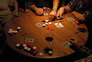 Ein professioneller Pokertisch für daheim muss nicht teuer sein. Foto pranelli via Twenty20